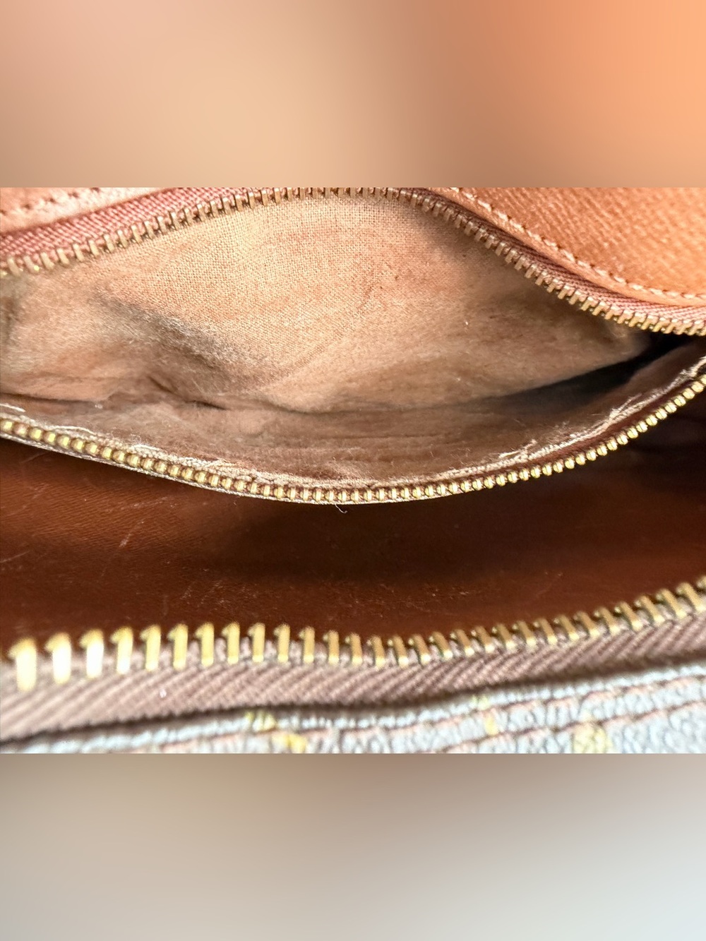 Louis Vuitton - Picture 9 of 14